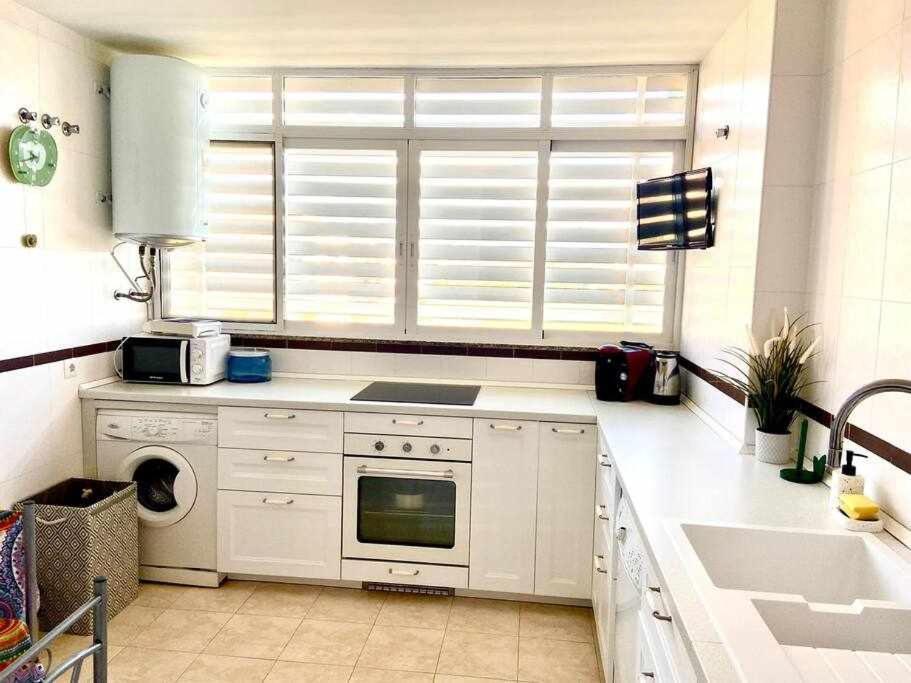 Apartamento Rocio By Solymar Holiday Torre Del Mar Bagian luar foto