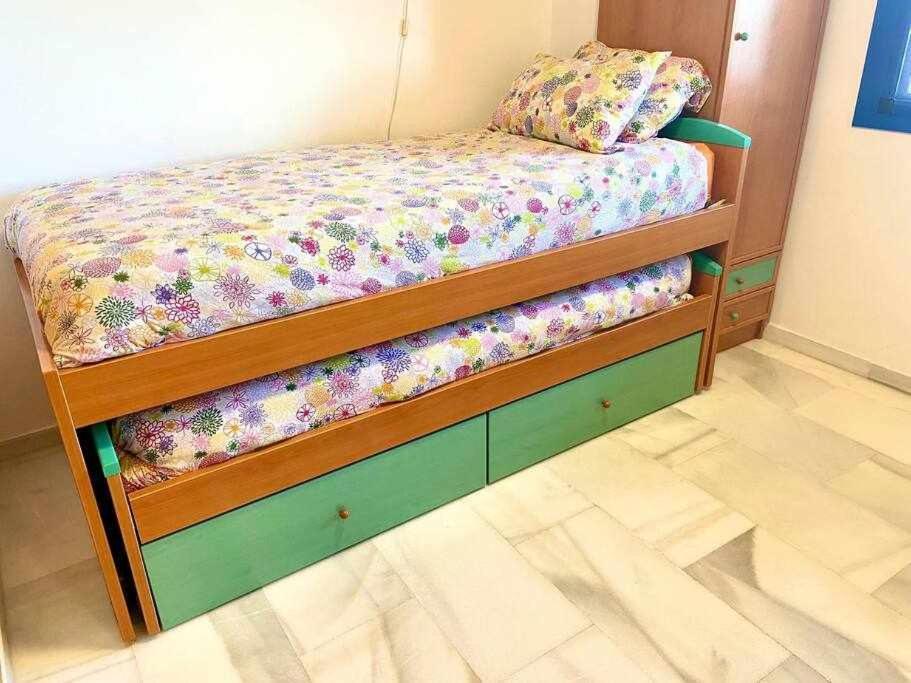 Apartamento Rocio By Solymar Holiday Torre Del Mar Bagian luar foto